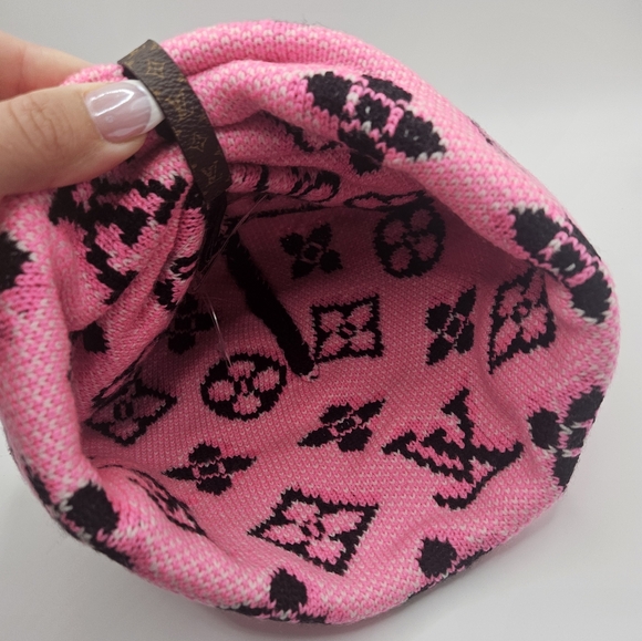 Louis Vuitton Pink Black Wool 3D Monogram Beanie NWT - Picture 5 of 17